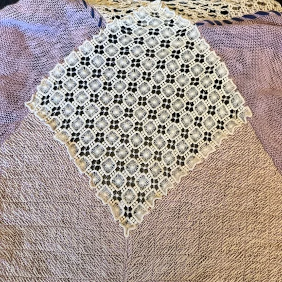 Light purple and cream colored boho sweater from Buckle - Picture 5 of 5